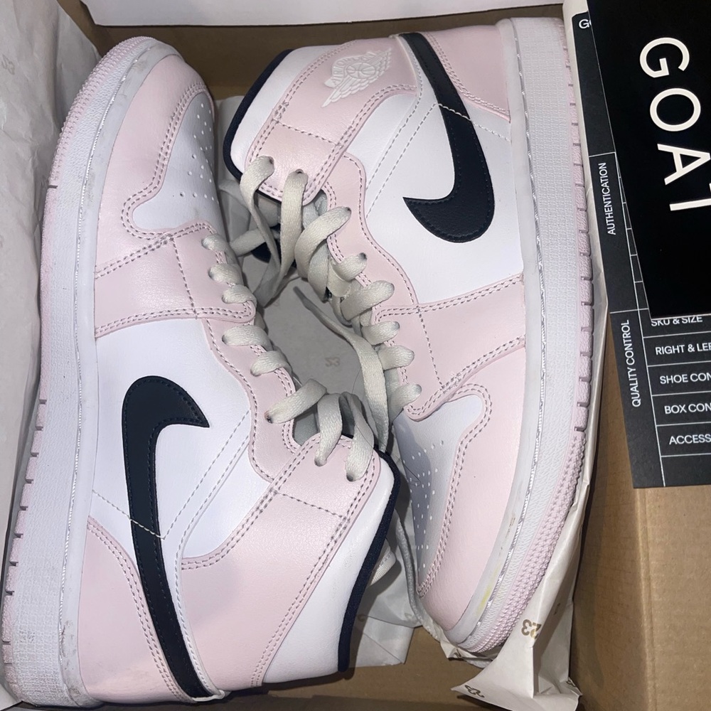 Wmns Air Jordan 1 Mid
'Barely Rose' - Size US 9 W